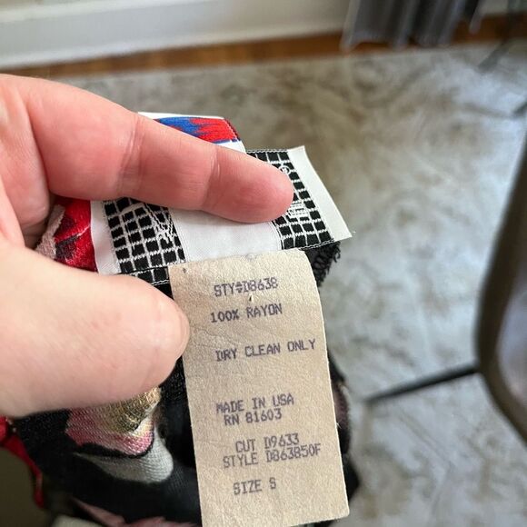 Vintage La Belle 90s Black Floral Rayon Dress S Red Hibiscus Tropical Tie Waist - Picture 7 of 8